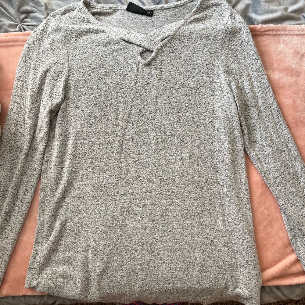 gray long sleeve sweater shirt